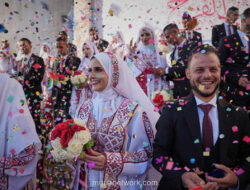 Di Atas Reruntuhan Gaza, 54 Pasangan Menyatakan Janji Abadi