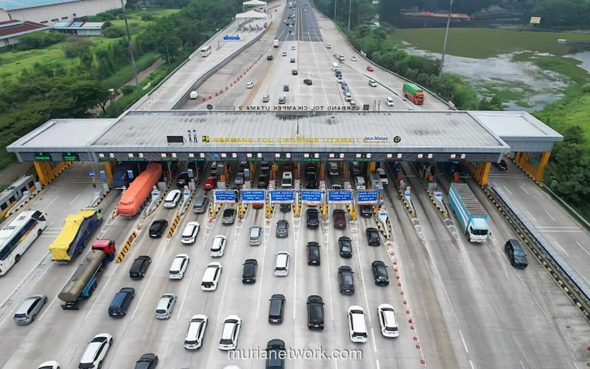 Hampir Satu Juta Kendaraan Serbu Jalan Tol, Arus Mudik Natal Mencapai Puncak