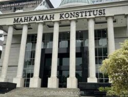 Dosen Gugat UU, Tuntut Gaji Pokok Setara UMR di MK