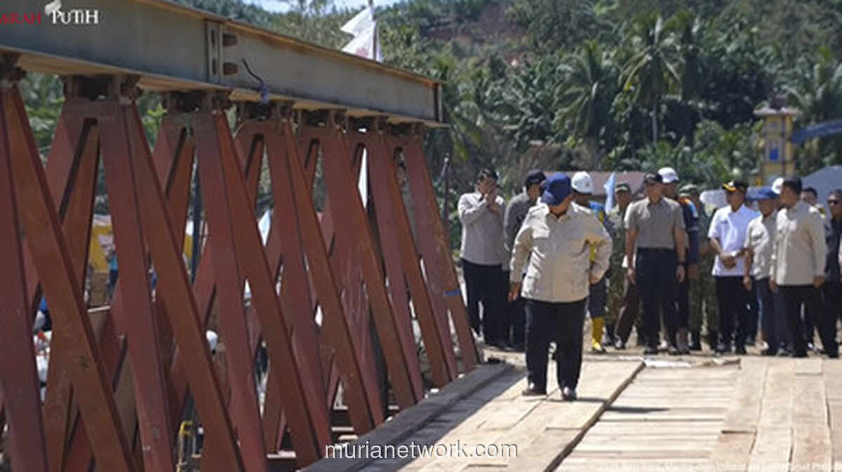 Prabowo Tinjau Jembatan di Tapteng, Tanya Warna dan Cek Realisasi MBG