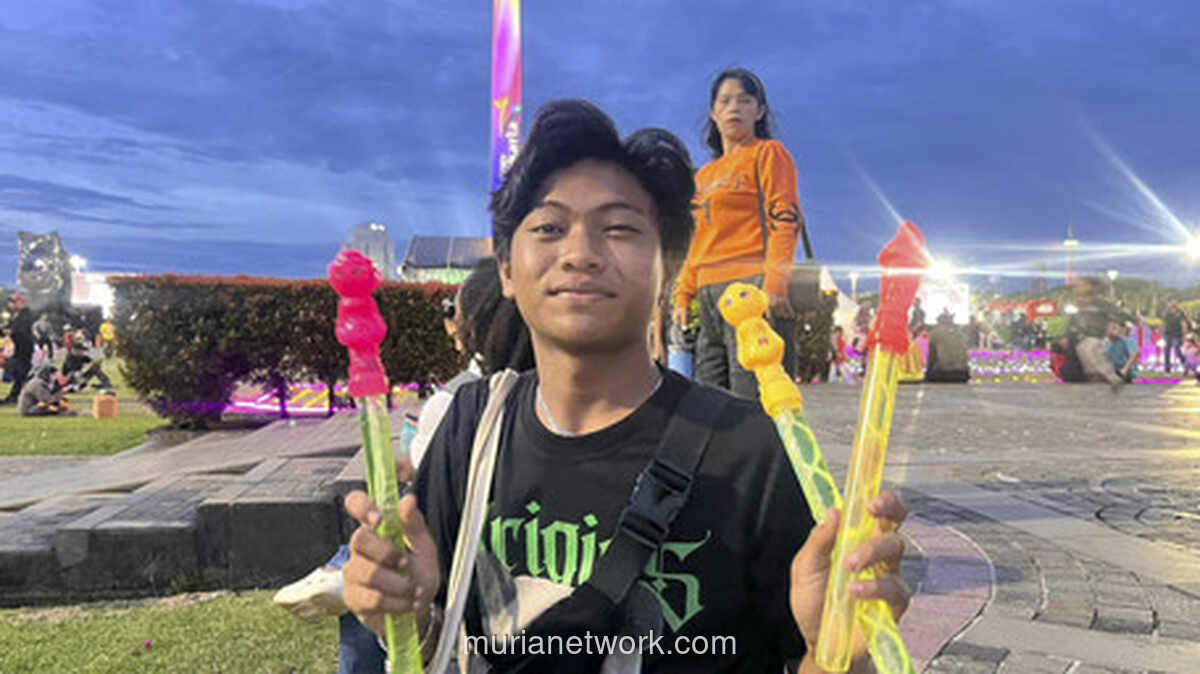 Gelembung Harapan Agung di Tengah Gemerlap Monas