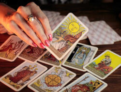 Gen Z dan Tarot: Mencari Pegangan di Tengah Badai Kecemasan