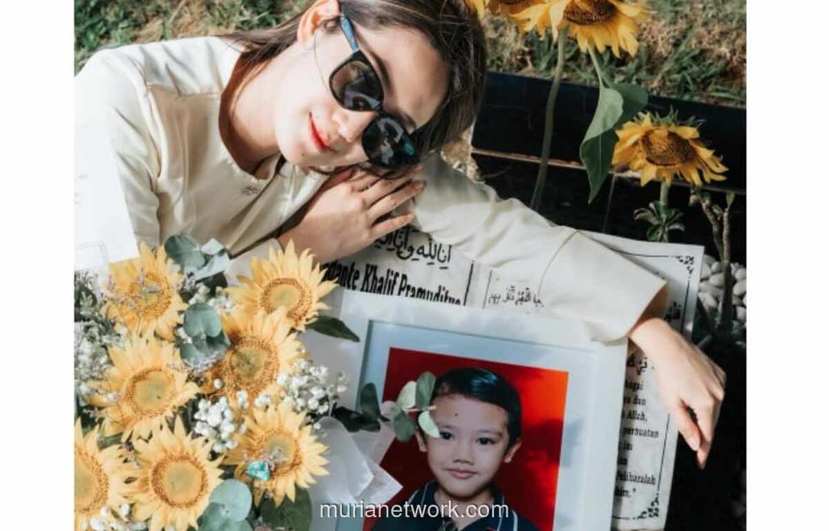 Di Makam Anaknya, Tamara Tyasmara Rayakan Ulang Tahun ke-8 Dante dengan Doa dan Rindu