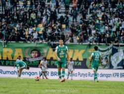Persebaya Dihantam Denda Rp 250 Juta Gara-gara Petasan dan Lemparan Roti