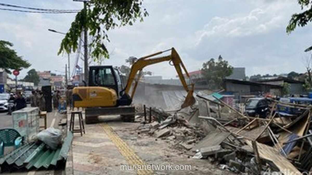 38 Bangunan Liar di Akses UI Dibongkar, Trotoar dan Saluran Air Dikembalikan