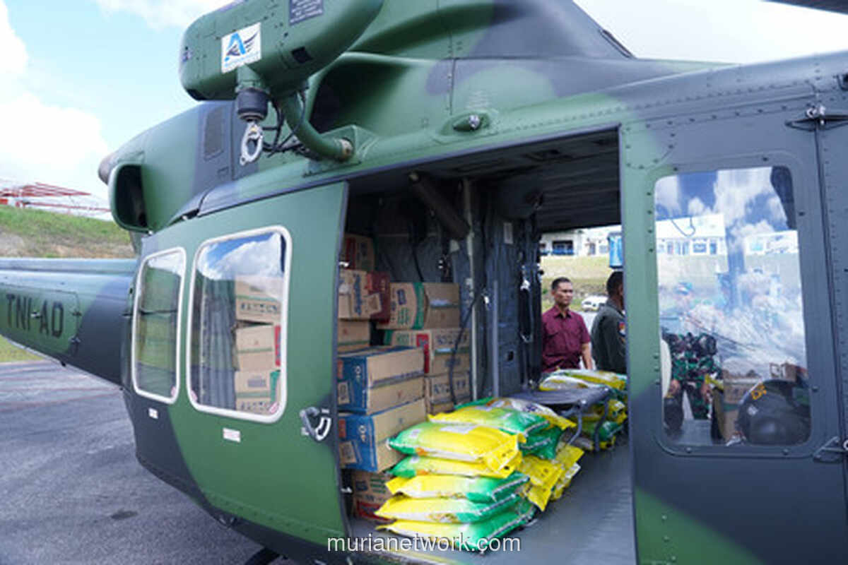 Helikopter TNI Turunkan Bantuan untuk Desa Sibalanga yang Terisolasi