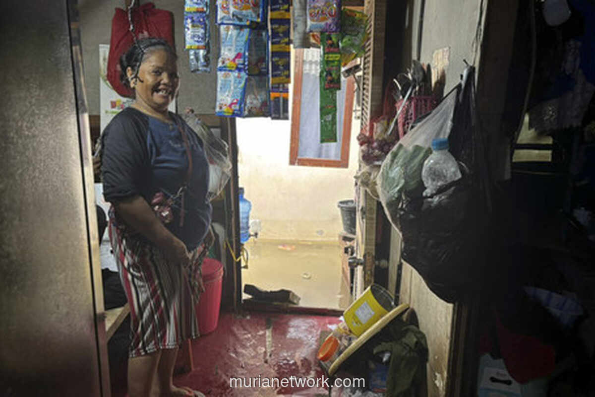 Rob Tak Kunjung Surut, Kisah Kasniah Bertahan di Tengah Banjir yang Tak Pernah Dibayangkan