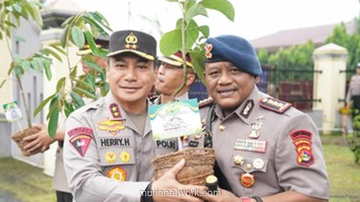 Kapolda Riau Ganti Kado Konvensional dengan Bibit Pohon