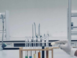 Di Balik Sorak Tahun Baru, Mereka Berjaga Melawan Lelah yang Tak Terlihat