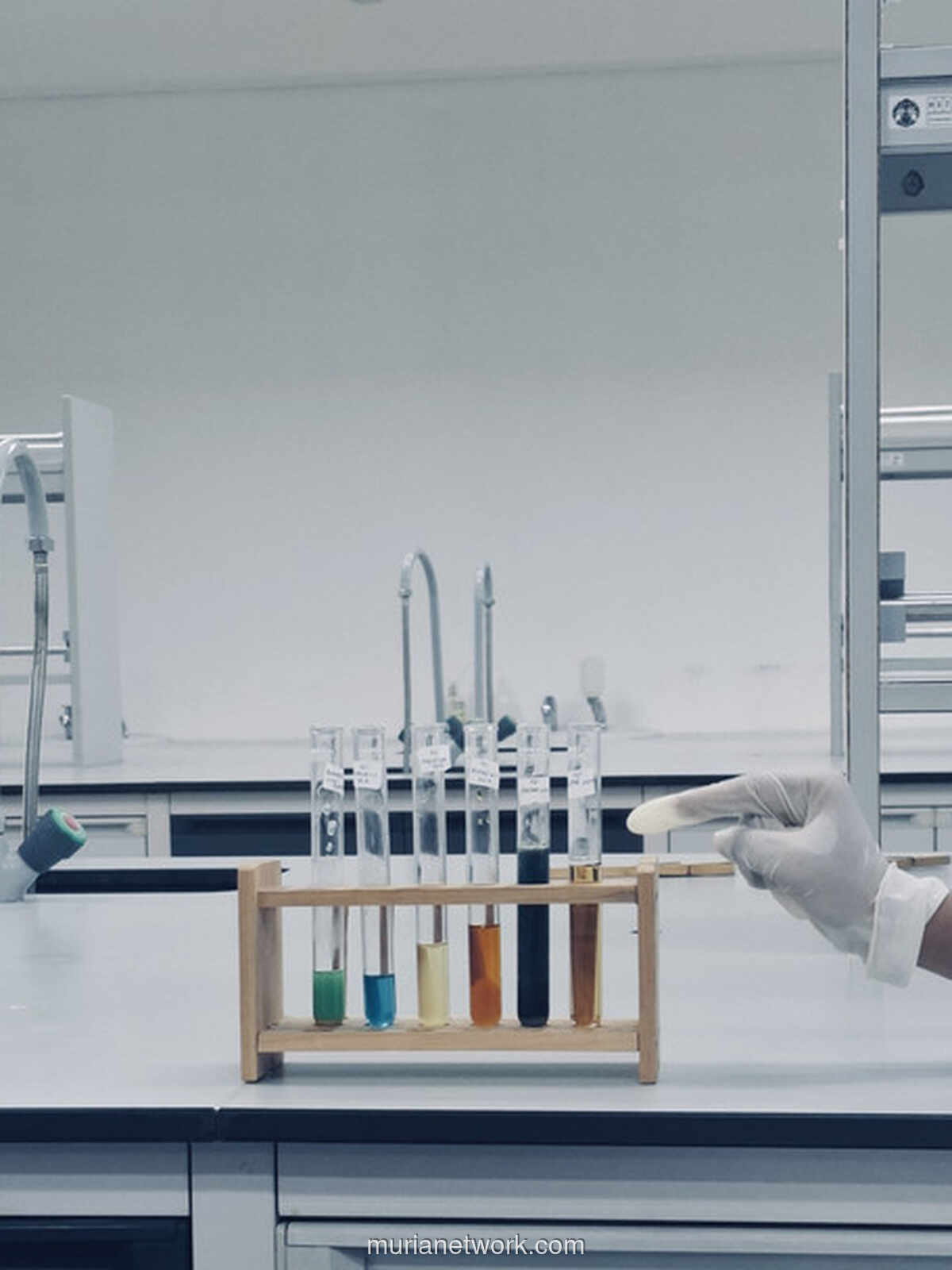 Di Balik Sorak Tahun Baru, Mereka Berjaga Melawan Lelah yang Tak Terlihat