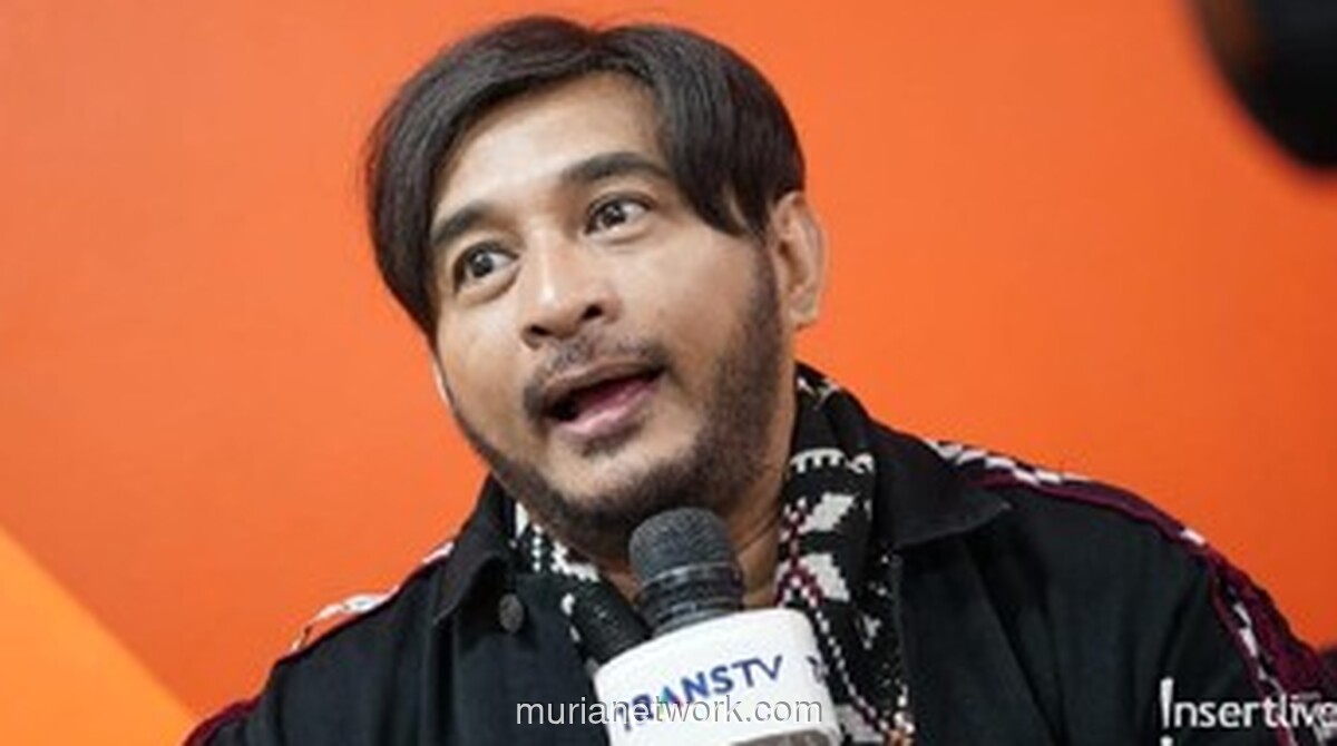 Jeremy Teti Ditegur Atasan Gara-Gara Pakai Jas Saat Liput Perang