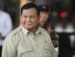 Prabowo Sorong Bahlil di Panggung HUT Golkar: Sangat Cerdas dan Masih Fit
