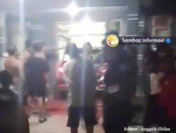 Mobil Terjun ke Pelataran Rumah di Sambas, Diduga Sopir Masih Cupumanik