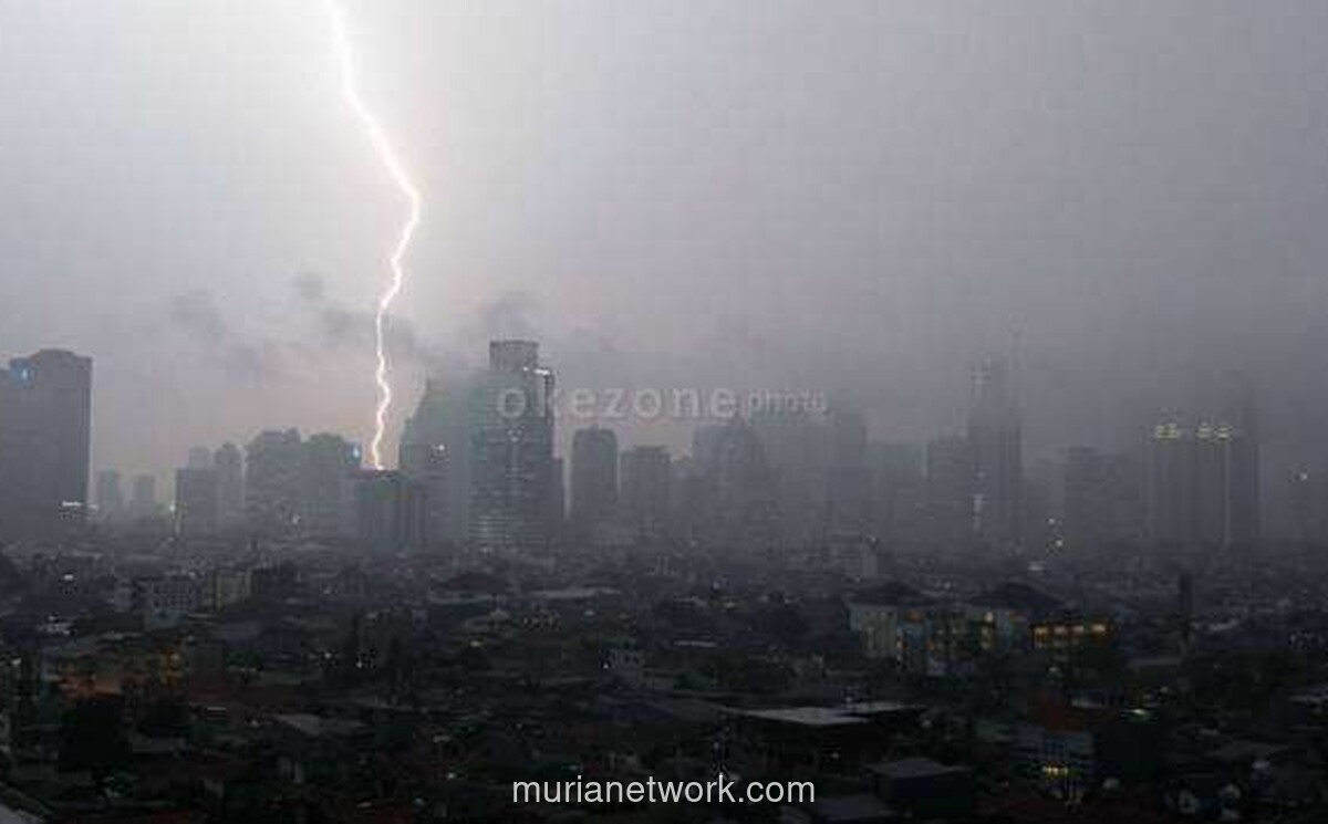 Siang Nanti, Jabodetabek Dihantam Hujan Lebat Disertai Petir