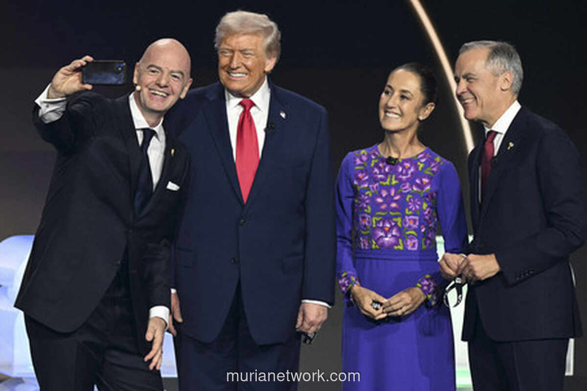 Trump Turun ke Panggung, Dunia Sepakbola Soroti Momen Langka di Washington