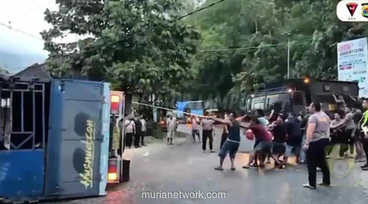 Truk Bantuan Kemanusiaan Terguling di Solok, Tak Ada Korban Jiwa