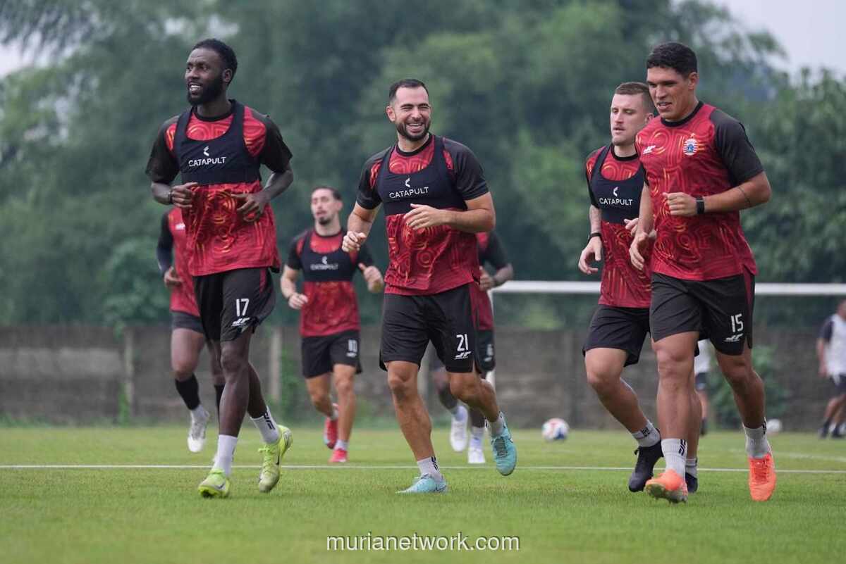 Persija Tak Anggap Enteng Semen Padang Meski Papan Atas Lawan Jurang Degradasi