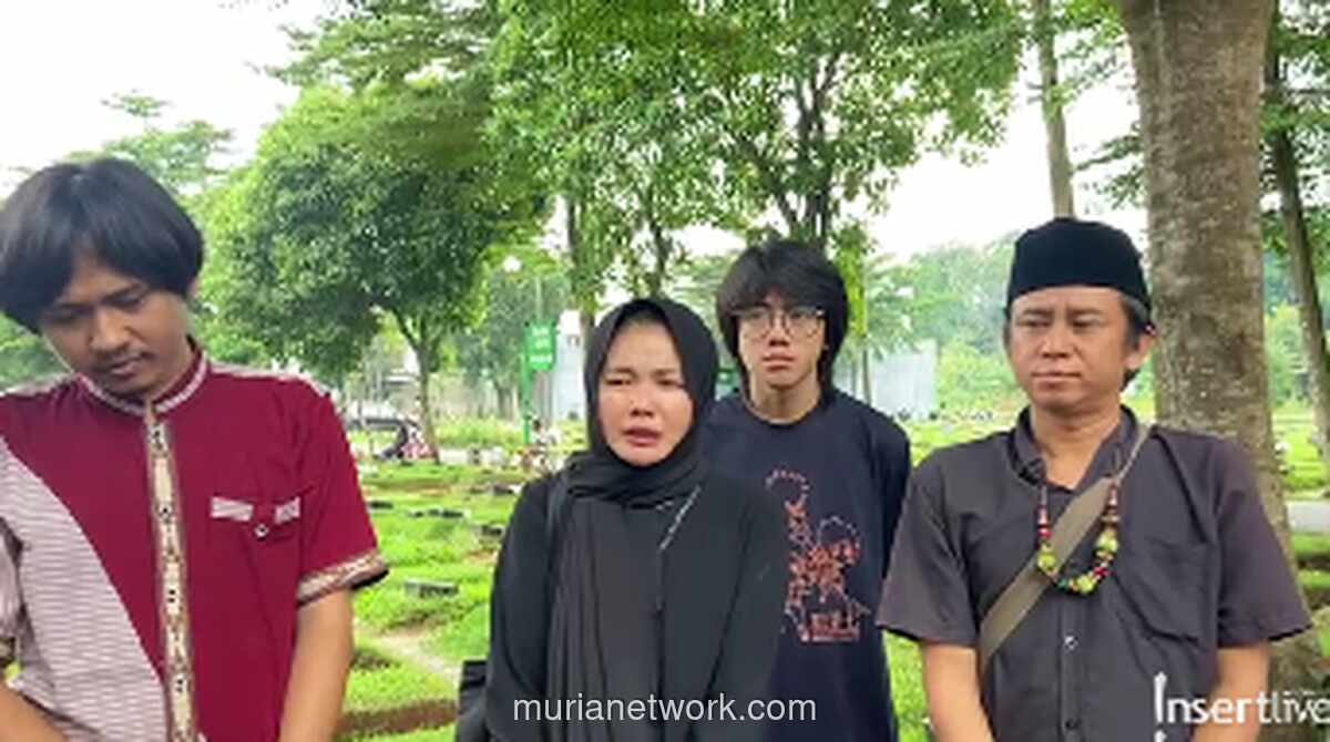 Karina Ranau dan Ritual Harian di Makam Epy Kusnandar: Saya Masih Pengin Bercerita