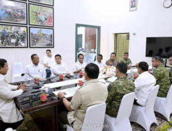 Prabowo Langsung Pimpin Rapat Darurat di Sumbar Usai Mendarat