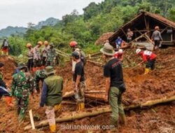 Tebing Ambruk di Arjasari, Tiga Warga Hilang Tertimbun Longsor