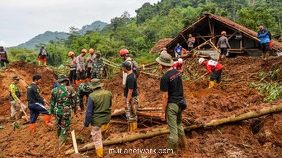 Tebing Ambruk di Arjasari, Tiga Warga Hilang Tertimbun Longsor