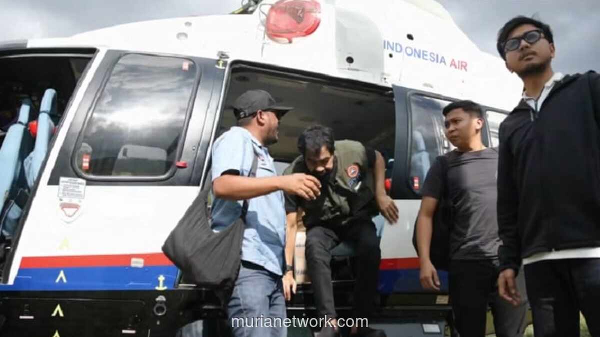 Helikopter Gubernur Aceh Melayang di Atas Puing Banjir Bandang Nagan Raya