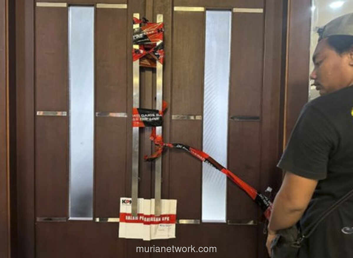 KPK Segel Ruang Bupati Bekasi dalam OTT Kasus Perizinan