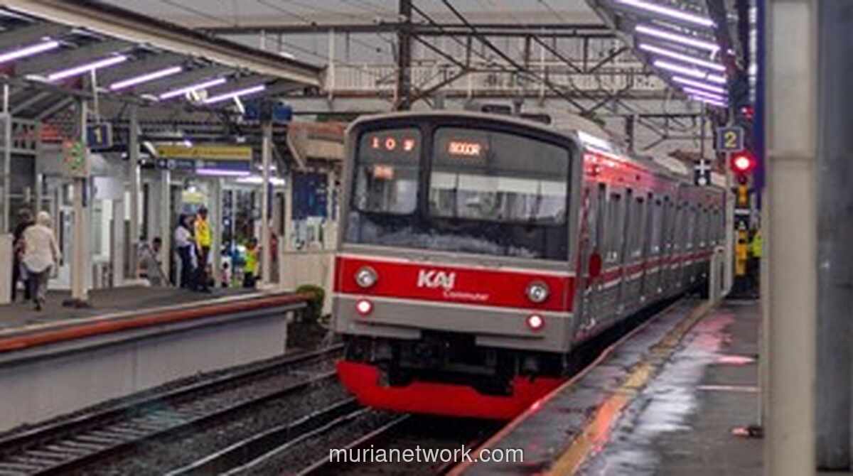 Petugas Stasiun Nyaris Tertabrak KRL, Pelaku Diduga ODGJ Diserahkan ke Dinsos