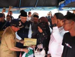 Gus Ipul Serahkan Santunan Rp15 Juta untuk Korban Banjir di Sumatera