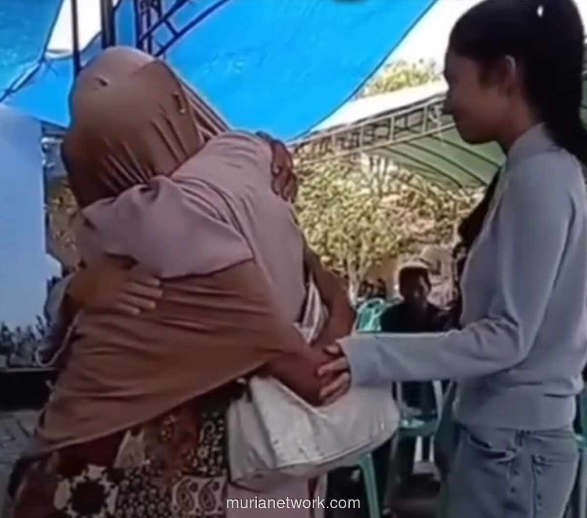 Azizah Salsha Hadir di Duka, Peluk Nenek Arhan di Tengah Kabar Sedih