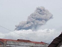 Marapi Kembali Muntahkan Abu, Warga Diimbau Jauhi Radius 3 Kilometer