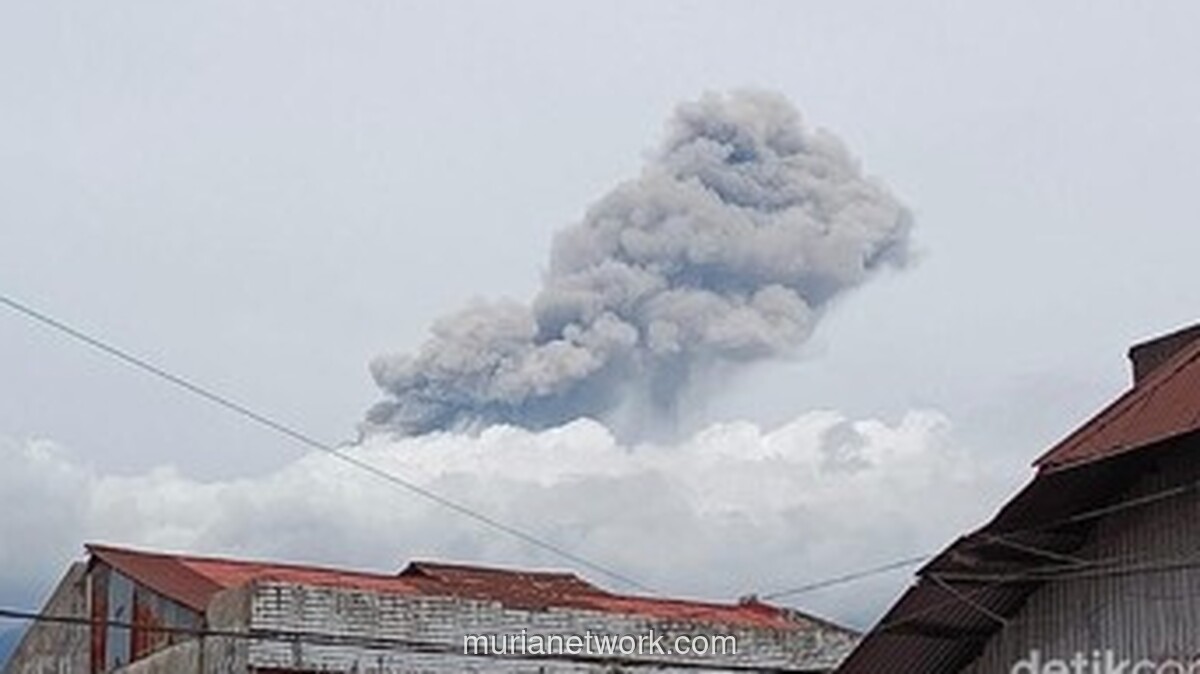 Marapi Kembali Muntahkan Abu, Warga Diimbau Jauhi Radius 3 Kilometer