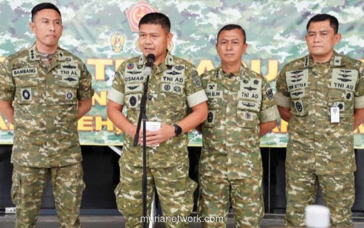 TNI Kerahkan 33 Ribu Personel, Bantuan Diteroboskan dari Udara hingga Jalan Kaki