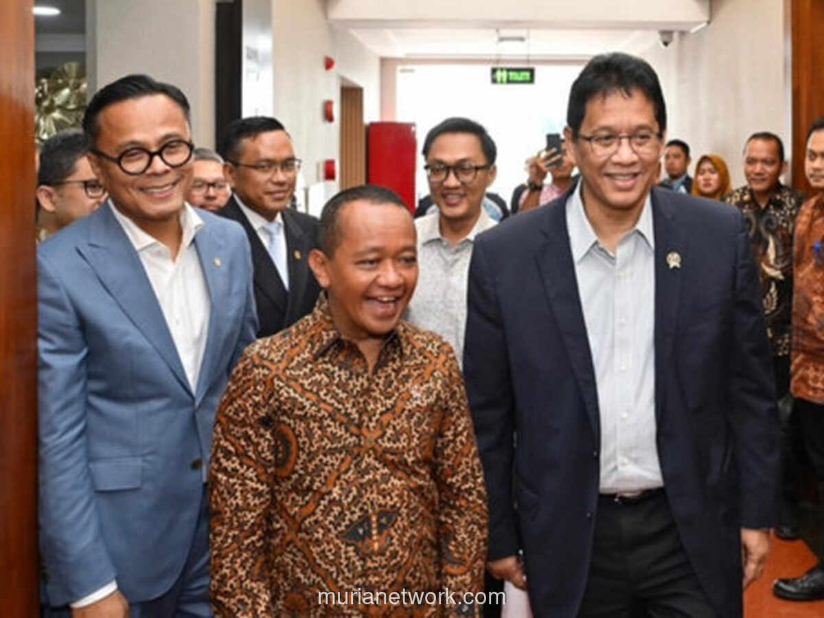 Menteri Bahlil Ancam Cabut Izin Tambang Nakal, Airlangga Siapkan Bantuan UMKM Korban Bencana