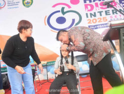 Gubernur Herman Deru Serahkan Bantuan Langsung di Peringatan Hari Disabilitas Sumsel