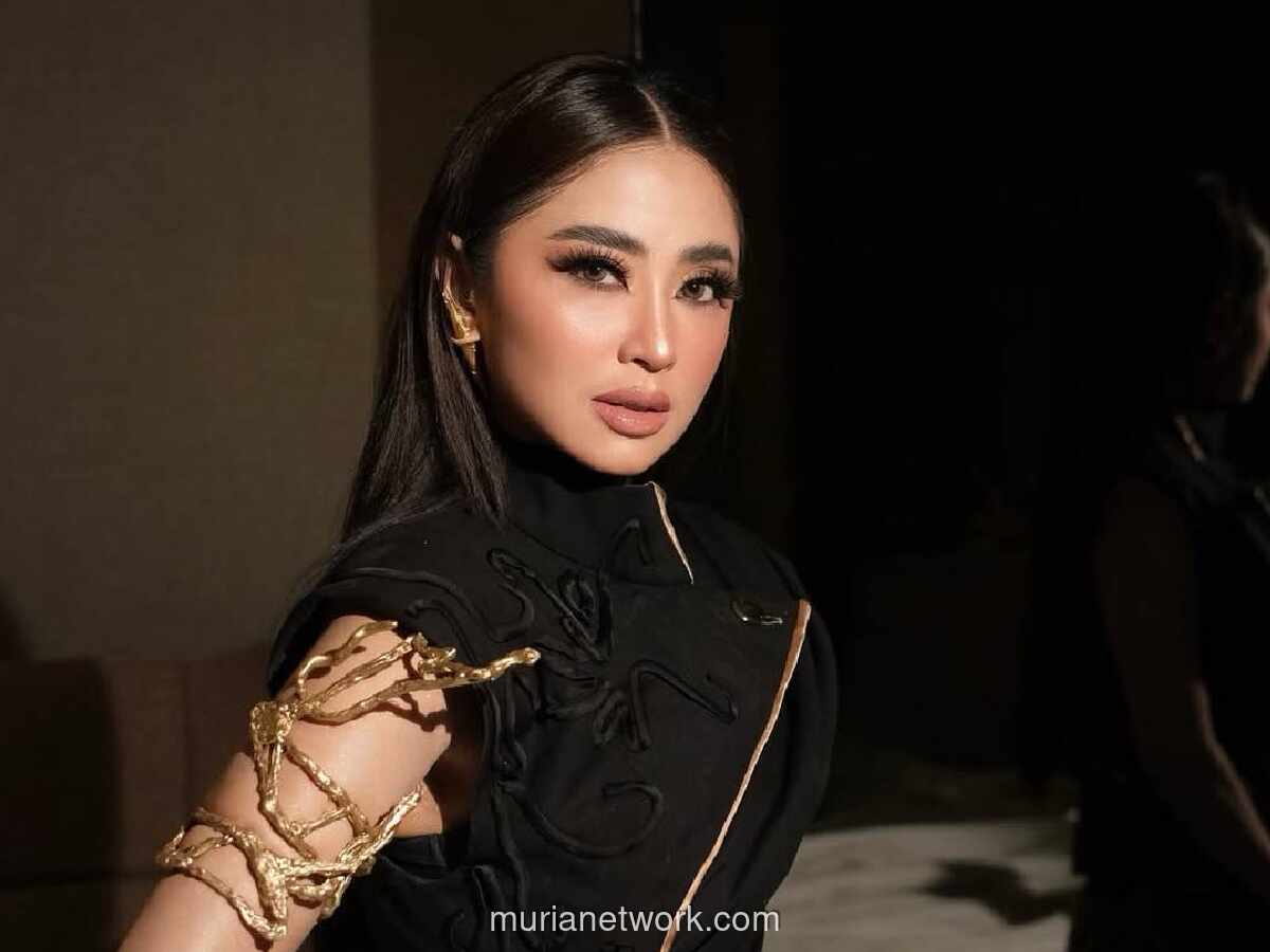 Dewi Perssik Usulkan Prabowo Jadi Presiden Seumur Hidup, Warganet Terbelah