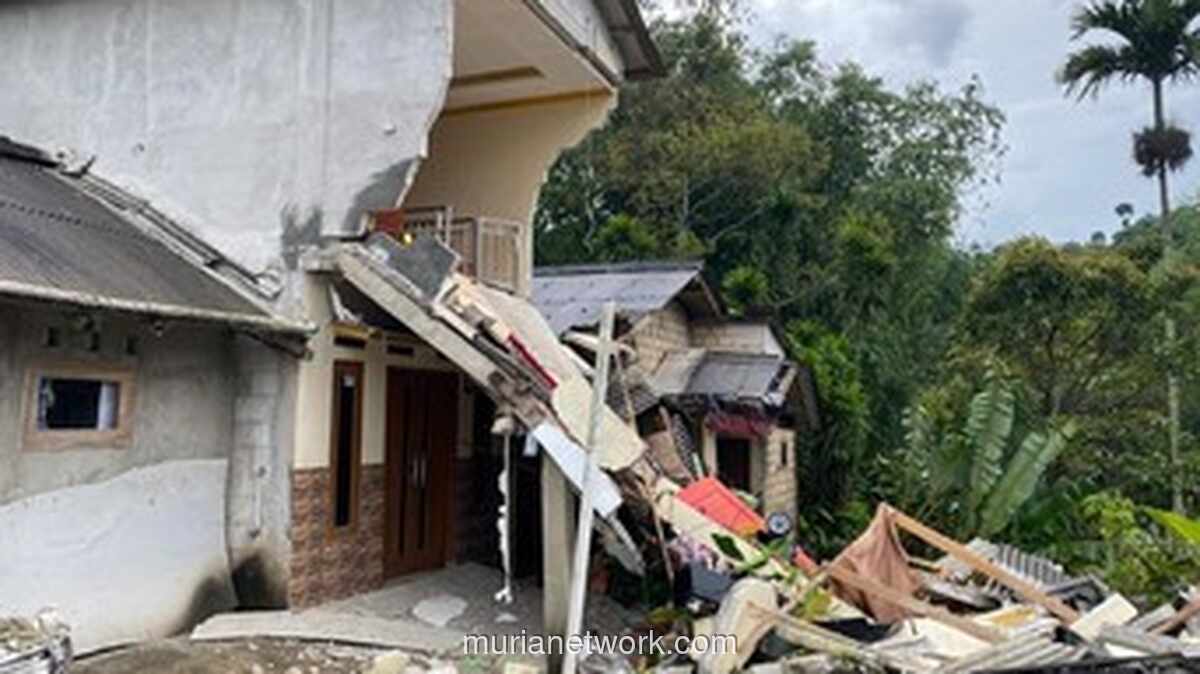 Amukan Hujan dan Angin di Puncak Bogor, Tiga Rumah Amblas Terseret Longsor