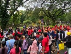 TMII Ganti Kembang Api dengan Ribuan Lilin untuk Korban Bencana