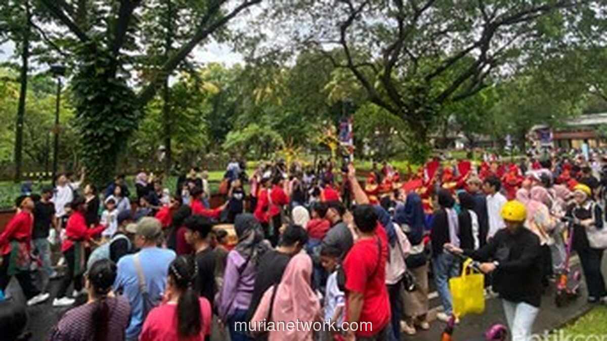 TMII Ganti Kembang Api dengan Ribuan Lilin untuk Korban Bencana