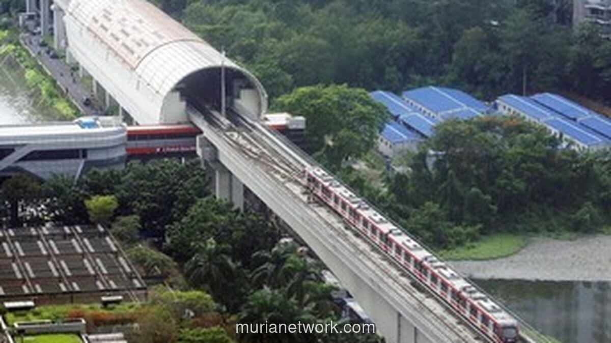 Liburan Sekolah, Stasiun MRT Jakarta Diserbu Keluarga yang Wisata Transportasi