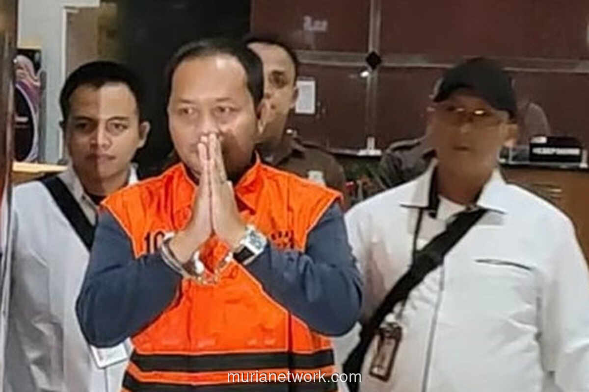 Kepala Seksi Kejari HSU Berganti Rompi Oranye Usai Ditangkap KPK