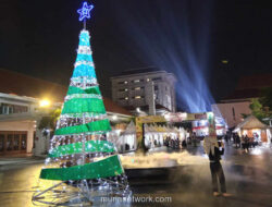 Gemerlap Natal Surabaya: Dekorasi Toleransi yang Hidupkan Ekonomi Kota