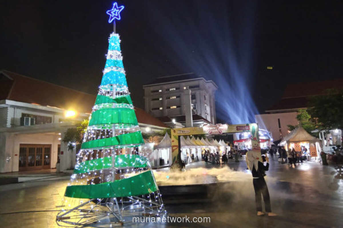 Gemerlap Natal Surabaya: Dekorasi Toleransi yang Hidupkan Ekonomi Kota