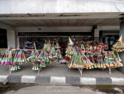 Harapan Pedagang Terompet di Trotoar Jakarta: Dari Tradisi Turun-Temurun hingga Rezeki Akhir Tahun