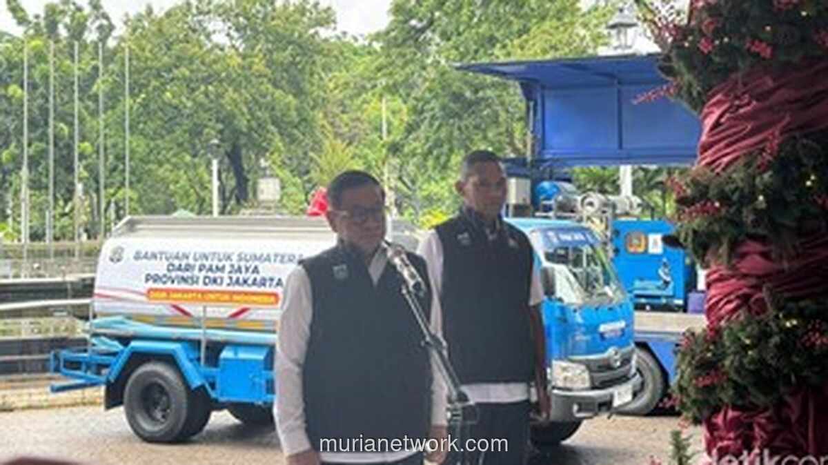 PAM Jaya Kirim Truk Air Bersih untuk Korban Bencana di Sumatera