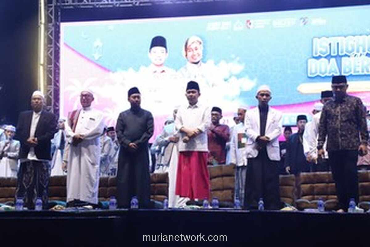 Hujan Tak Halangi Ribuan Warga Jember Berdoa Bersama Sambut HUT