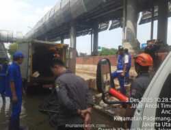 Rob Rendam Jalan RE Martadinata, Lalu Lintas Tanjung Priok Lumpuh