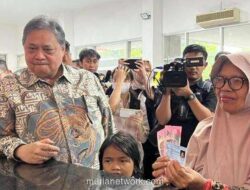 Menteri Airlangga Pantau Langsung Antrean BLT Rp900 Ribu di Kantor Pos