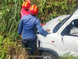 Kantuk di Tikungan Cijujung, Mobil Terjun ke Jurang