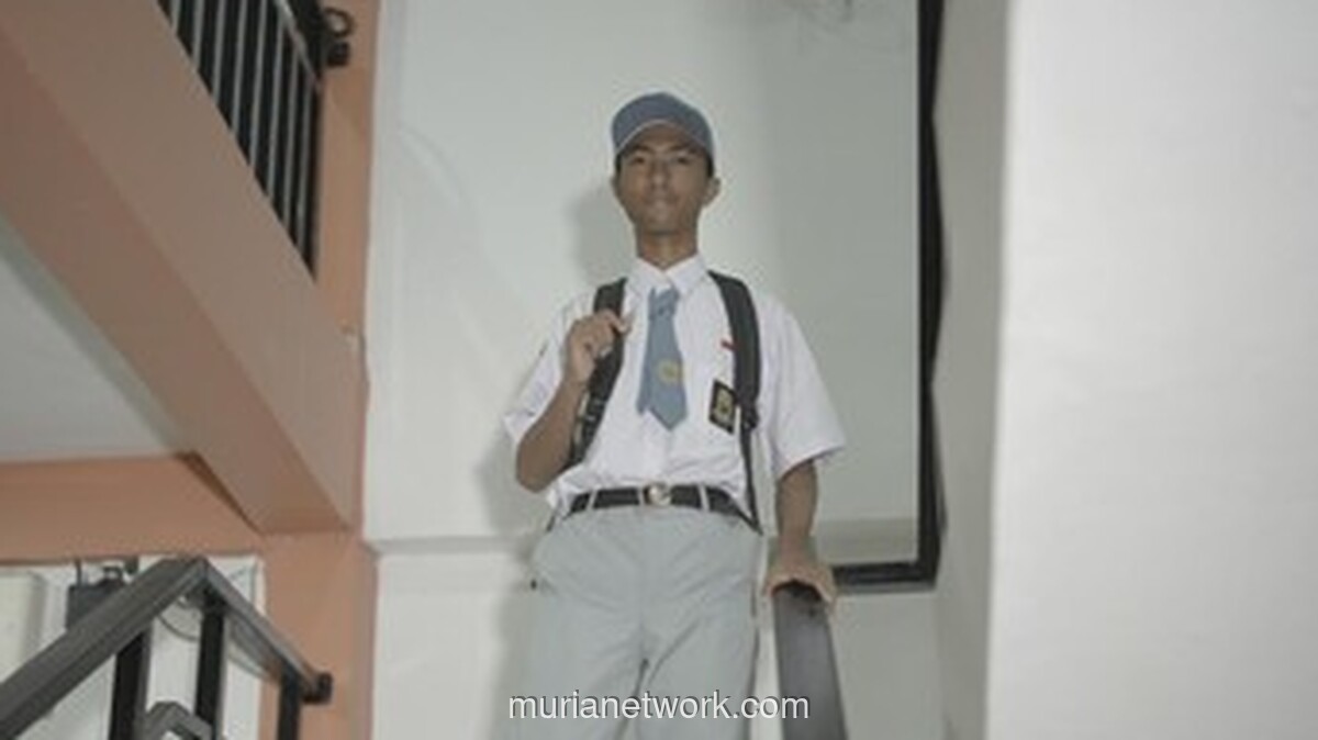 Setahun Tertahan di Pinggir Sungai, Udin Kembali Melangkah ke Sekolah Gratis